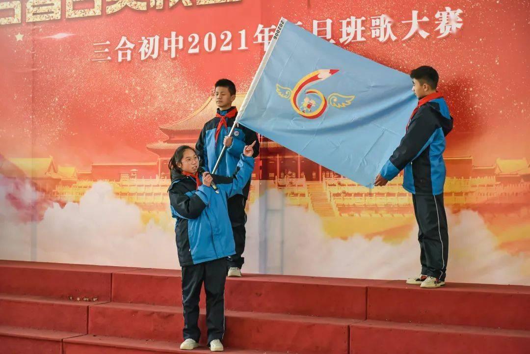 逃离昏暗下的小村